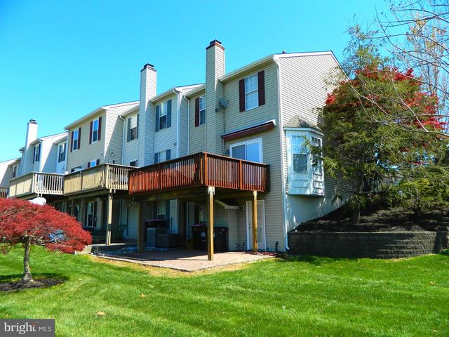 82 PEBBLE LN, Blackwood, NJ 08012