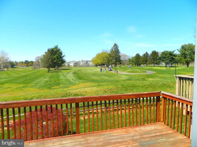 82 PEBBLE LN, Blackwood, NJ 08012