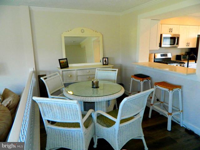 82 PEBBLE LN, Blackwood, NJ 08012