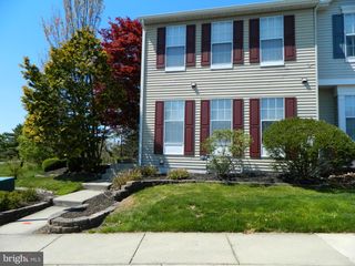 82 PEBBLE LN, Blackwood, NJ 08012