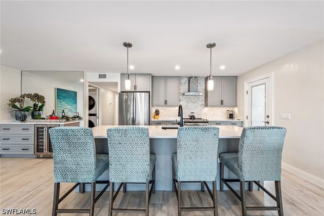 2850 Gulf Shore BLVD N 102, Naples, FL 34103