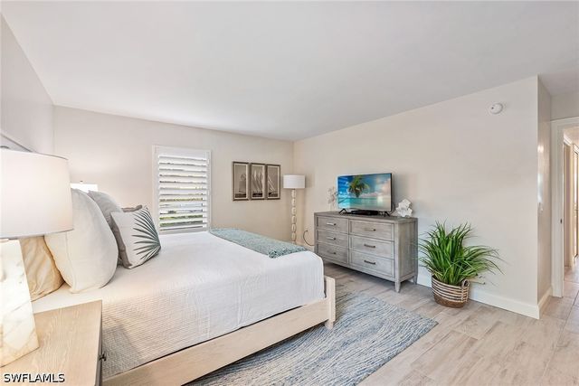 2850 Gulf Shore BLVD N 102, Naples, FL 34103