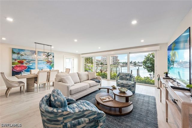 2850 Gulf Shore BLVD N 102, Naples, FL 34103