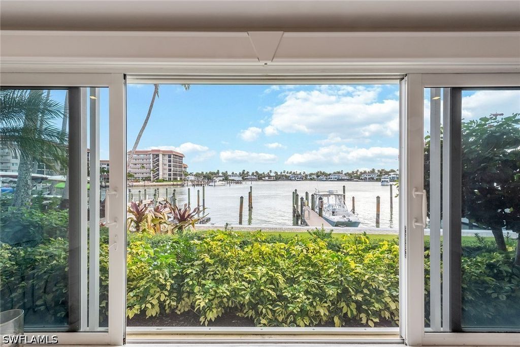 2850 Gulf Shore BLVD N 102, Naples, FL 34103