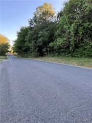 4030 Oakleys Ln, Richmond, VA 23223