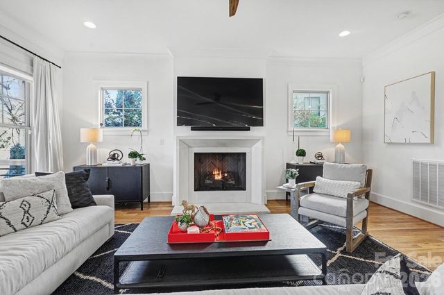 2852 Dorchester Place, Charlotte, NC 28209