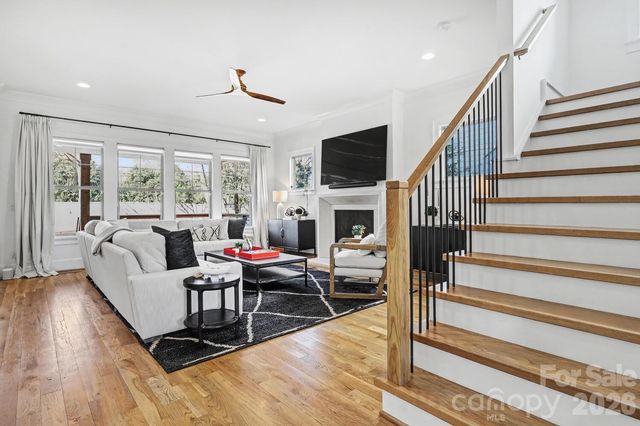 2852 Dorchester Place, Charlotte, NC 28209