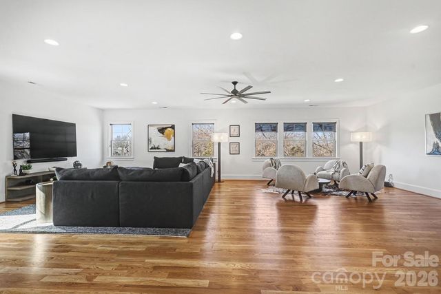 2852 Dorchester Place, Charlotte, NC 28209