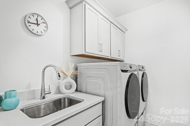 2852 Dorchester Place, Charlotte, NC 28209