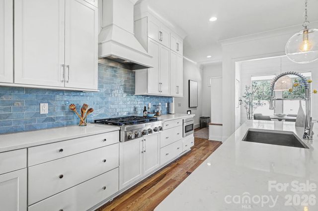 2852 Dorchester Place, Charlotte, NC 28209