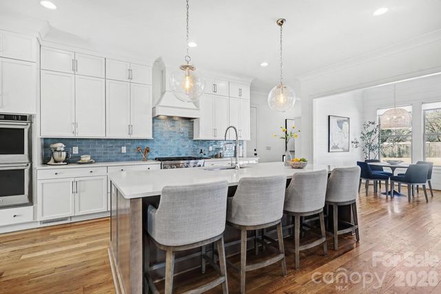 2852 Dorchester Place, Charlotte, NC 28209