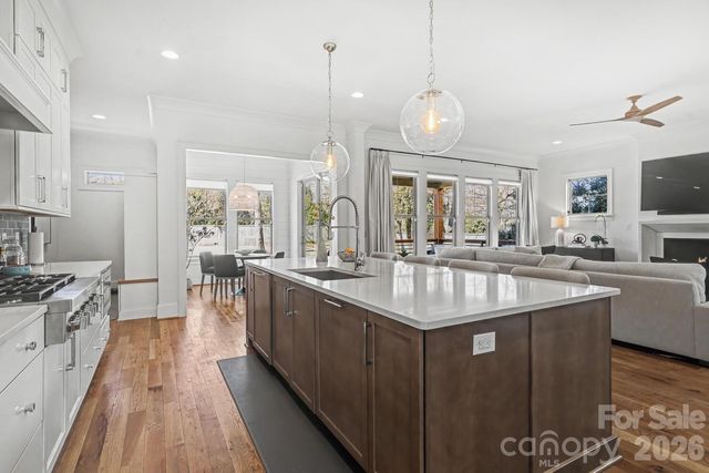 2852 Dorchester Place, Charlotte, NC 28209