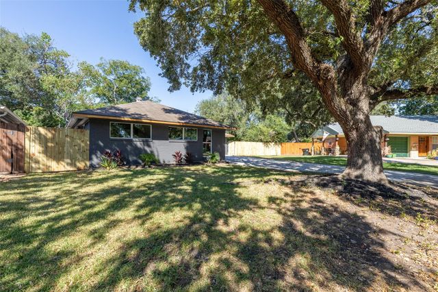 11106 Huggins Drive, Houston, TX 77035