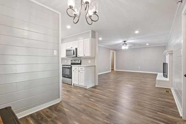 1 Foxboro Drive, Searcy, AR 72143