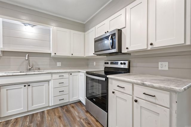 1 Foxboro Drive, Searcy, AR 72143