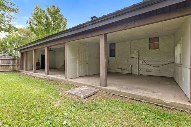 1 Foxboro Drive, Searcy, AR 72143