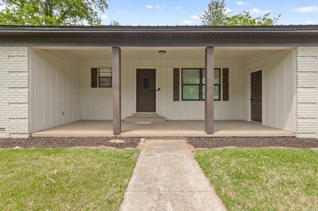 1 Foxboro Drive, Searcy, AR 72143