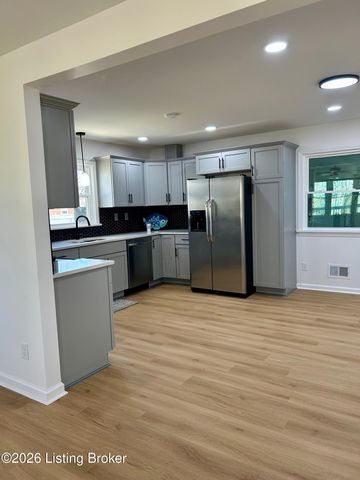 4820 Hood Rd, Louisville, KY 40213