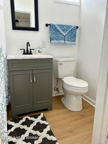 4820 Hood Rd, Louisville, KY 40213