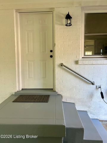 4820 Hood Rd, Louisville, KY 40213