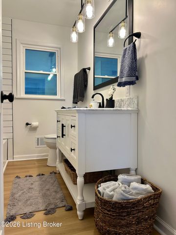 4820 Hood Rd, Louisville, KY 40213