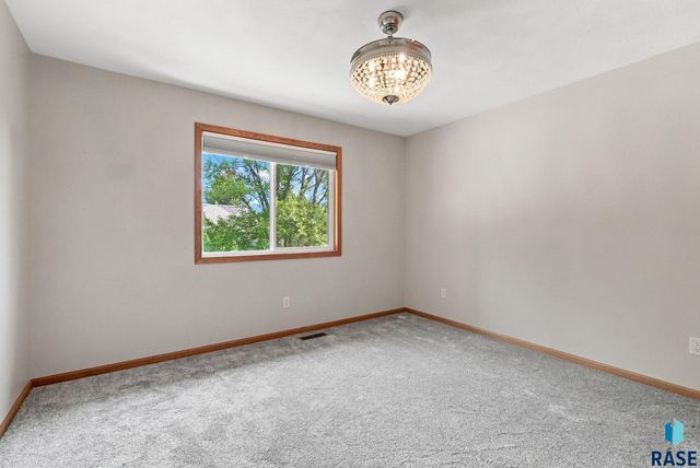 4404 E Steeple Cir Circle, Sioux Falls, SD 57103