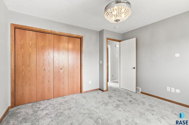 4404 E Steeple Cir Circle, Sioux Falls, SD 57103
