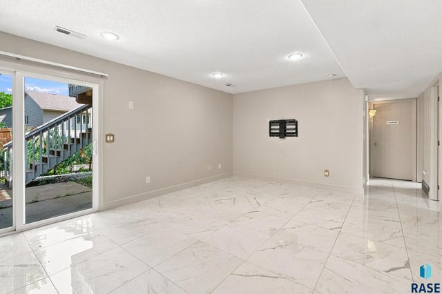 4404 E Steeple Cir Circle, Sioux Falls, SD 57103