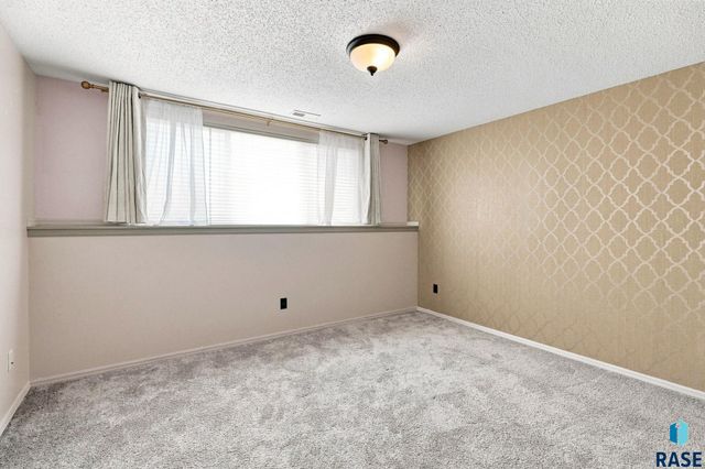 4404 E Steeple Cir Circle, Sioux Falls, SD 57103