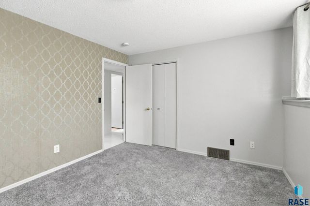 4404 E Steeple Cir Circle, Sioux Falls, SD 57103