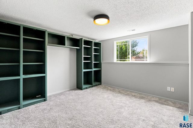 4404 E Steeple Cir Circle, Sioux Falls, SD 57103
