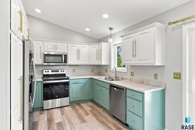 4404 E Steeple Cir Circle, Sioux Falls, SD 57103