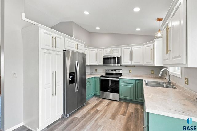 4404 E Steeple Cir Circle, Sioux Falls, SD 57103