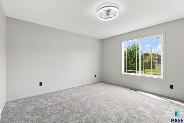 4404 E Steeple Cir Circle, Sioux Falls, SD 57103
