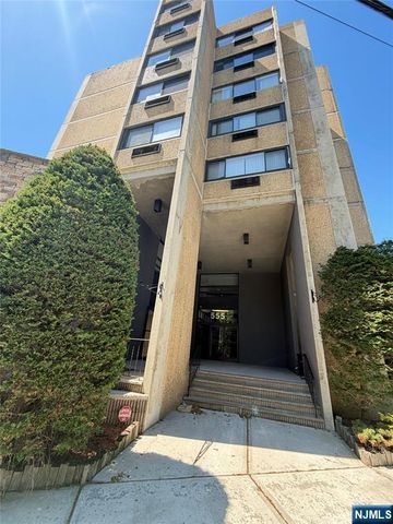 555 Gorge Road 4I, Cliffside Park, NJ 07010