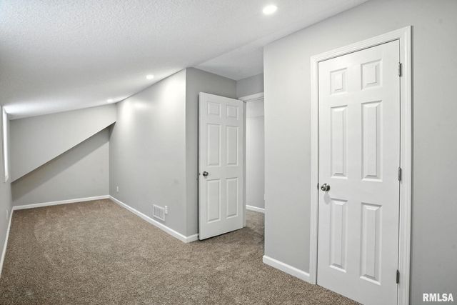 300 S 14TH Street, Leclaire, IA 52753