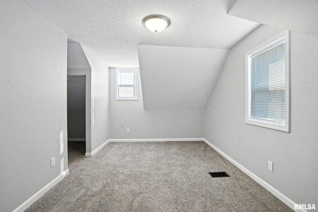 300 S 14TH Street, Leclaire, IA 52753