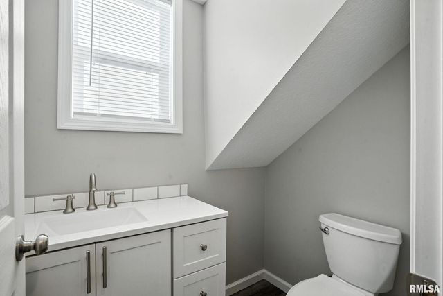 300 S 14TH Street, Leclaire, IA 52753