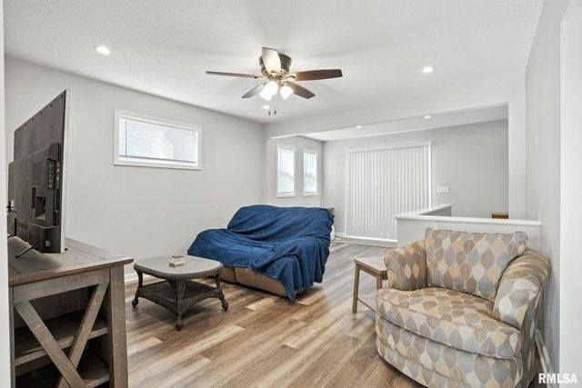 300 S 14TH Street, Leclaire, IA 52753