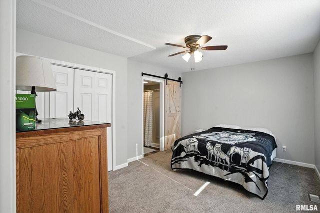 300 S 14TH Street, Leclaire, IA 52753