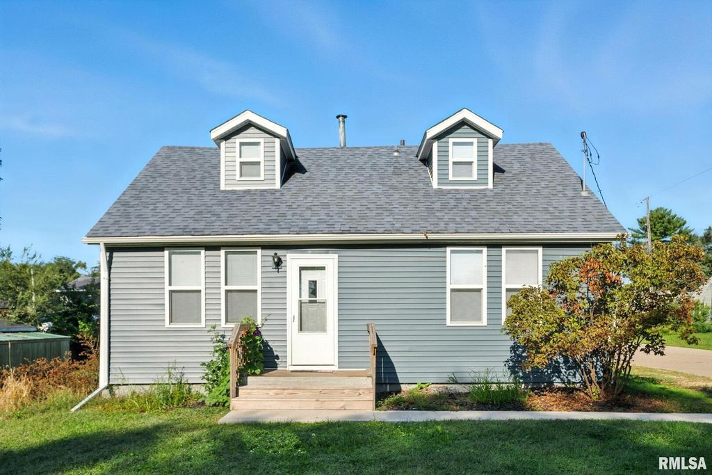 300 S 14TH Street, Leclaire, IA 52753
