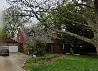 200 Howard Street, East Williston, NY 11596