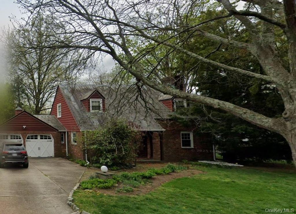 200 Howard Street, East Williston, NY 11596