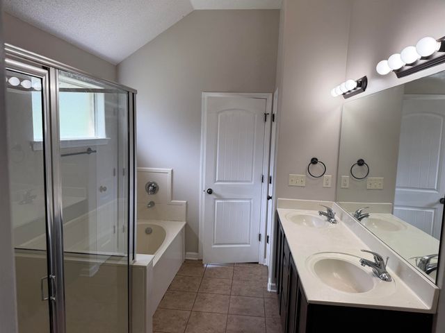 4029 SUNSET LAKE LN, Memphis, TN 38135