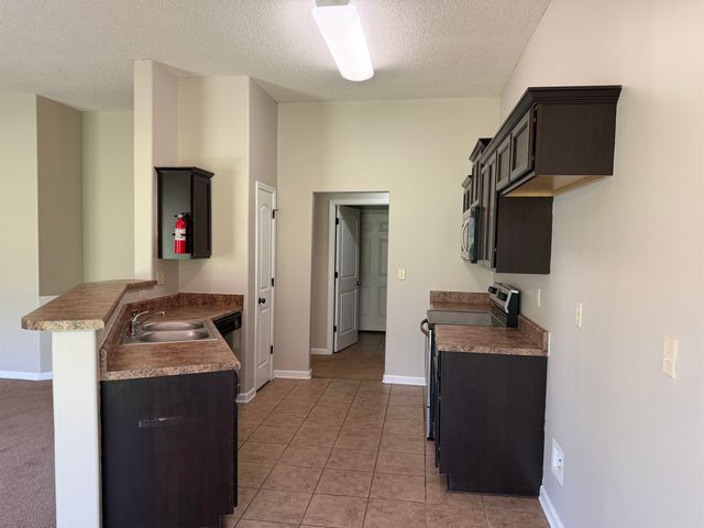 4029 SUNSET LAKE LN, Memphis, TN 38135