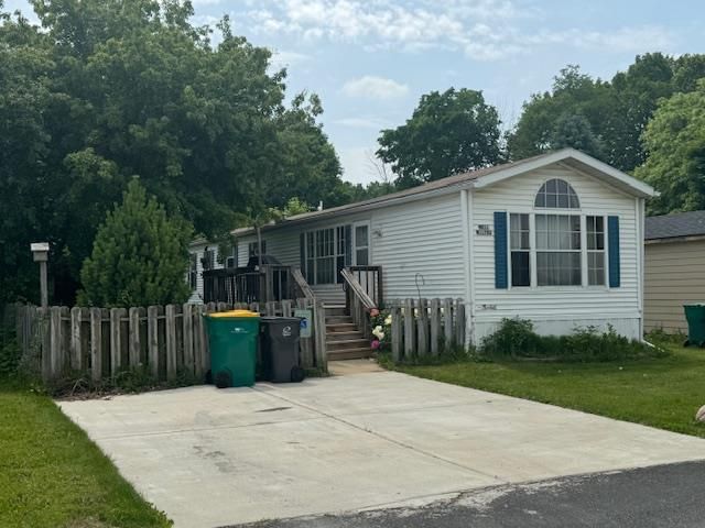 W211N11783 Hilltop Circle, Germantown, WI 53022