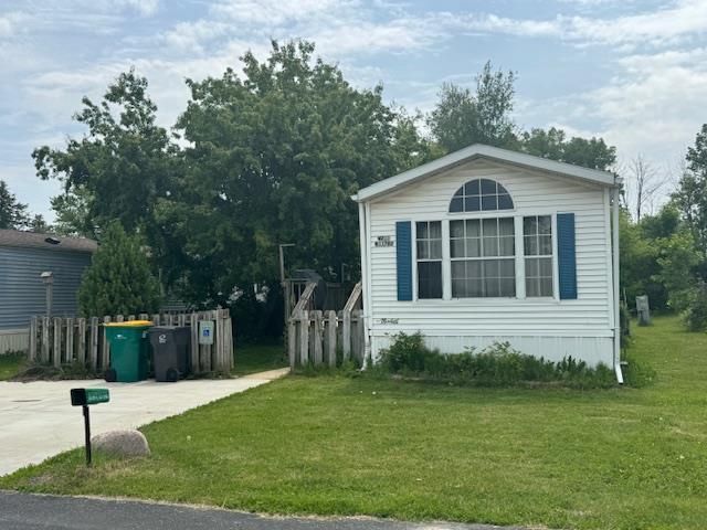 W211N11783 Hilltop Circle, Germantown, WI 53022