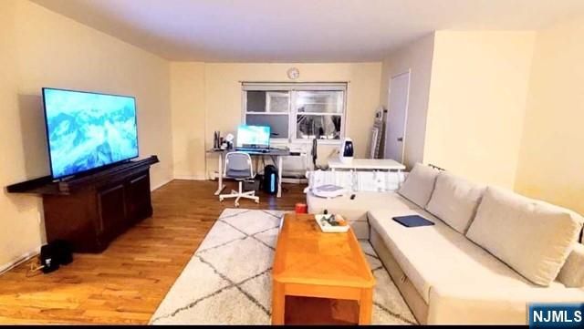 18B Lakeview Avenue, Leonia, NJ 07605