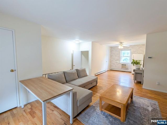 18B Lakeview Avenue, Leonia, NJ 07605