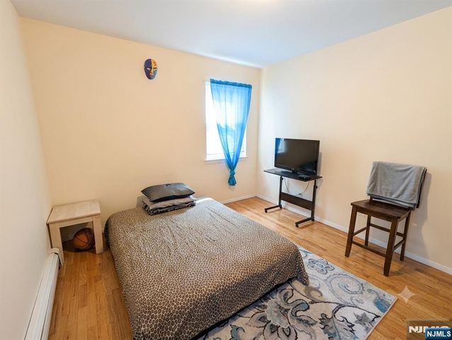 18B Lakeview Avenue, Leonia, NJ 07605
